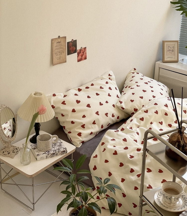 Red Heart Sheet Set